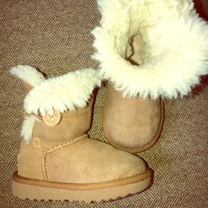 Ugg Bailey Button